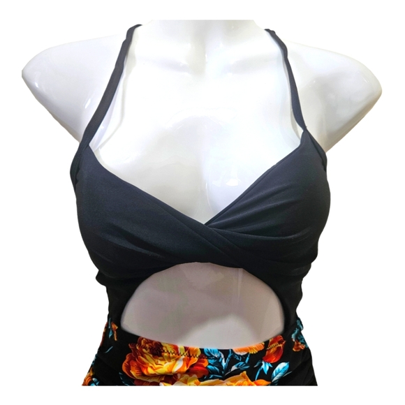 Cupshe One Piece Bathing Suit Vneck Crisscross Front Adjustable String Tie - Picture 2 of 9